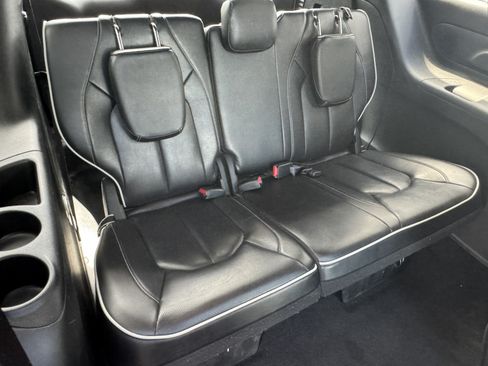 Used 2025 Chrysler Pacifica Limited FWD image 20