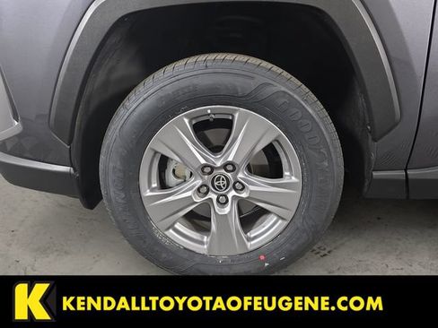 Used 2022 Toyota RAV4 LE AWD/4WD image 9