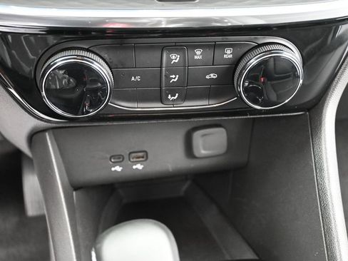 Used 2024 Buick Encore GX Sport Touring AWD/4WD image 11