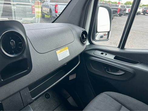 Used 2019 Freightliner Sprinter 3500 image 29