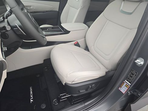 Used 2025 Hyundai Tucson Limited AWD/4WD image 15