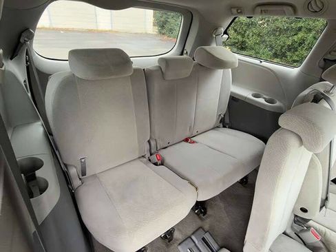 Used 2014 Toyota Sienna LE image 21