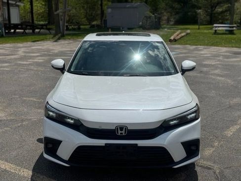 Used 2022 Honda Civic Touring image 2