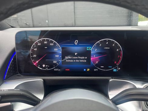 Used 2025 Mercedes-Benz GLB 250 4MATIC image 29