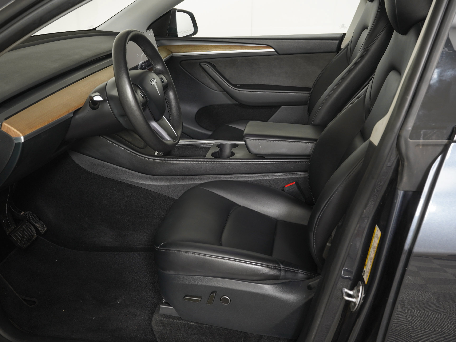 Used 2024 Tesla Model Y Long Range AWD/4WD image 14