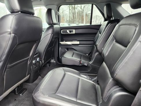 Certified 2022 Ford Explorer XLT w/ Equipment Group 202A AWD/4WD image 16