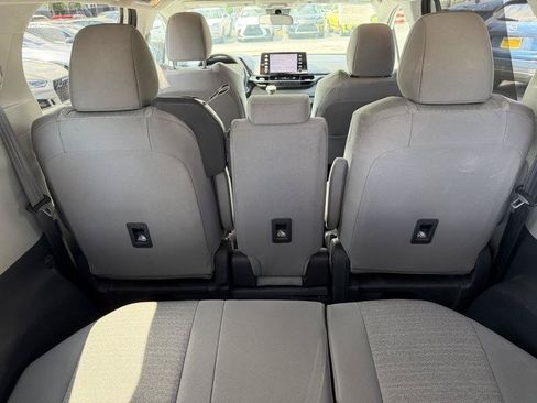 Used 2021 Toyota Sienna LE FWD image 44