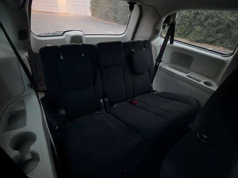 Used 2015 Dodge Grand Caravan American Value Package image 21