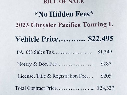 Used 2023 Chrysler Pacifica Touring-L FWD image 2