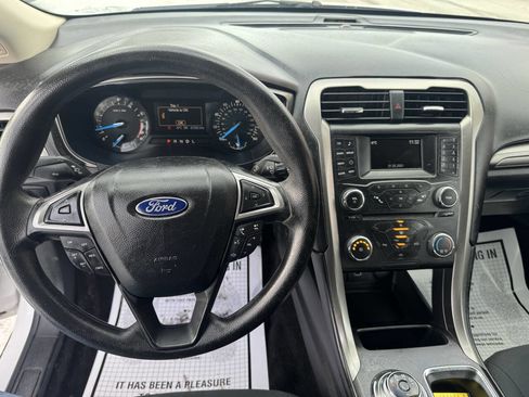 Used 2017 Ford Fusion SE image 8