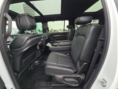 Used 2022 Jeep Grand Wagoneer Series I w/ HD Trailer Tow Package image 19