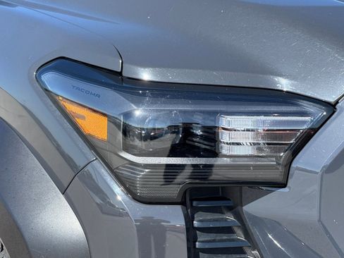 Used 2025 Toyota Tacoma TRD Off-Road AWD/4WD image 9