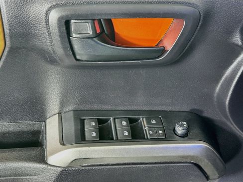 Used 2020 Toyota Tacoma SR5 RWD image 14