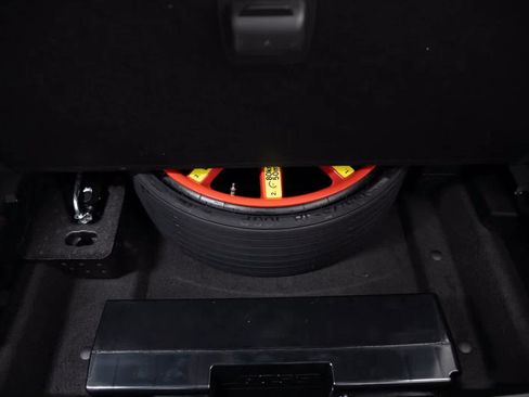 Certified 2025 Porsche Macan image 31