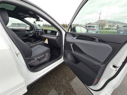 New 2026 Volkswagen Tiguan SE R-Line AWD/4WD image 11