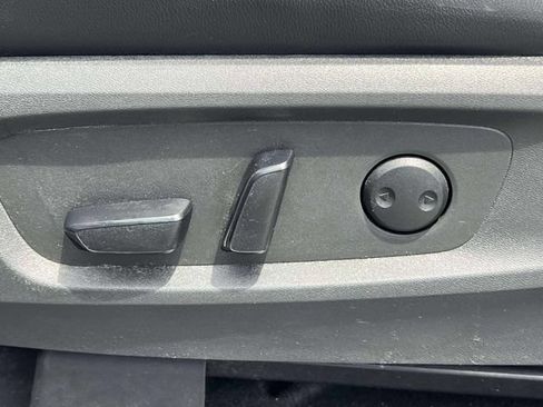 Used 2022 Nissan Pathfinder SL AWD/4WD image 19