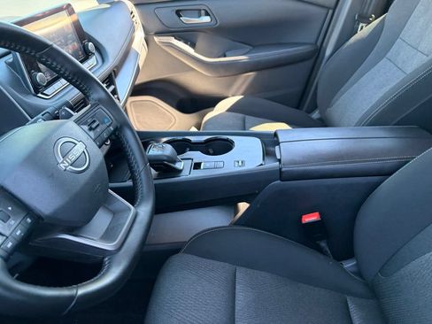 Certified 2023 Nissan Rogue SV FWD image 17