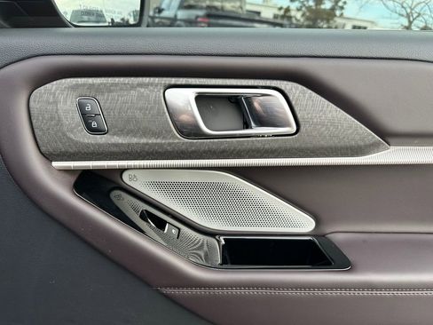 New 2026 Ford Explorer Platinum image 9