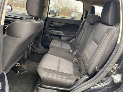 Used 2019 Mitsubishi Outlander ES FWD image 14