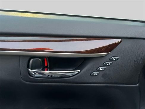 Used 2017 Lexus ES 350 w/ Navigation System Package image 18