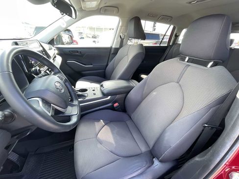 Used 2023 Toyota Highlander LE image 13