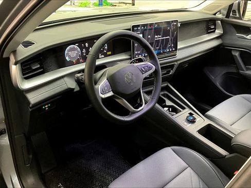 New 2026 Volkswagen Tiguan SE image 8