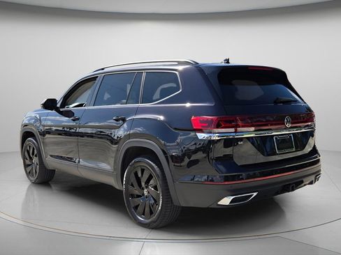 Certified 2026 Volkswagen Atlas SE w/ Panoramic Sunroof Package FWD image 8