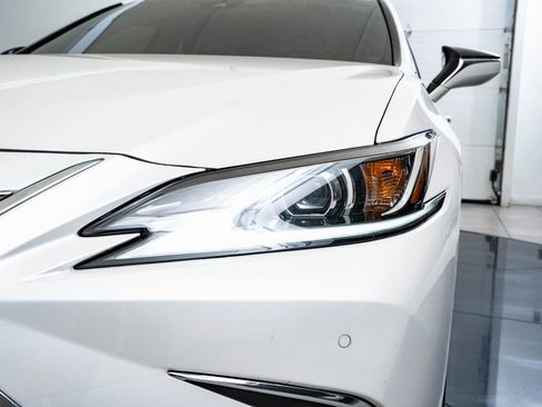 Used 2022 Lexus ES 250 w/ Premium Package image 15