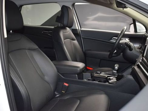 Used 2025 Kia Sportage EX FWD image 12