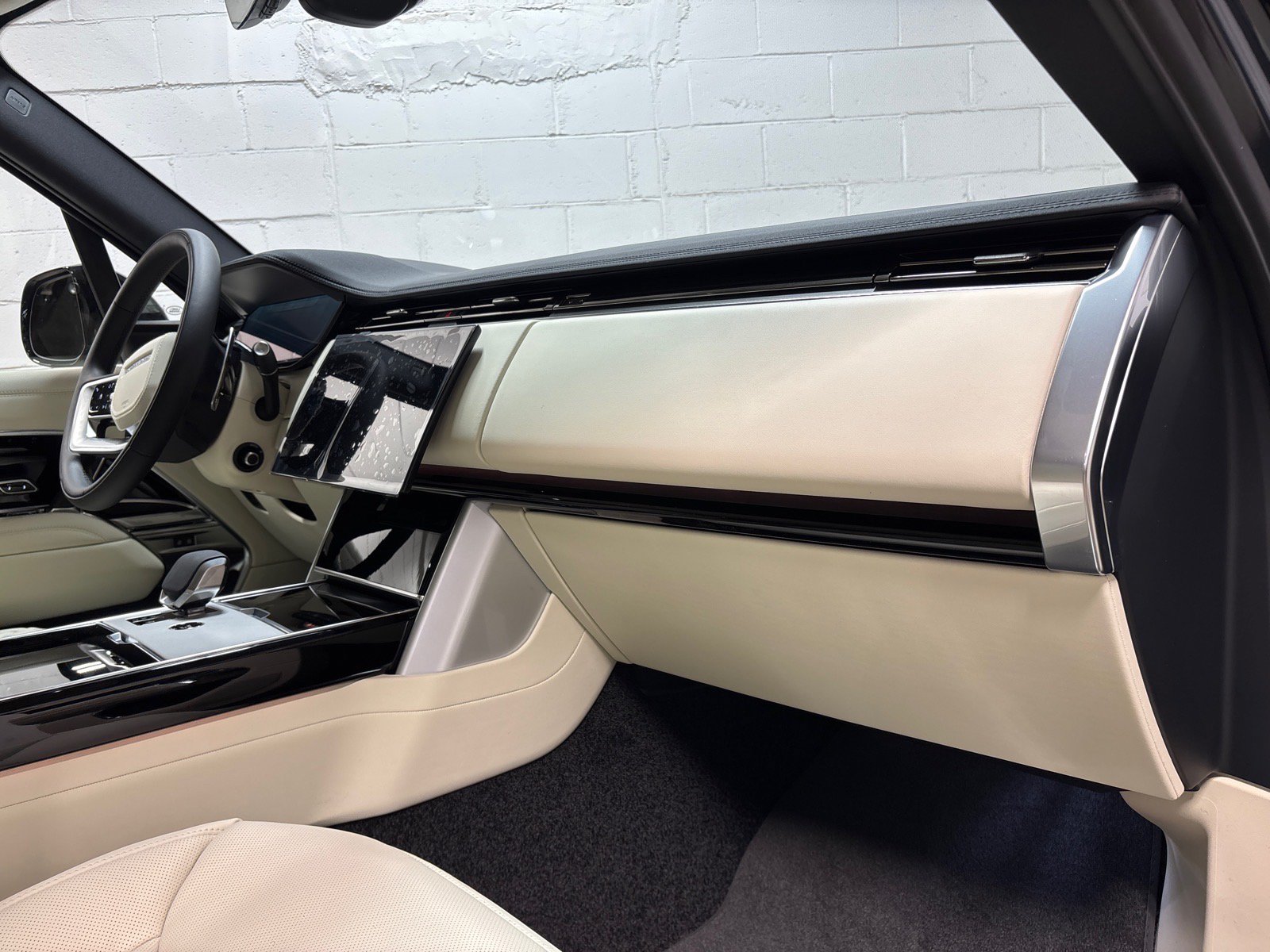 New 2026 Land Rover Range Rover SE AWD/4WD image 30