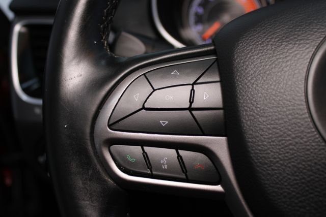 Used 2020 Jeep Cherokee Latitude Plus w/ Comfort/Convenience Group AWD/4WD image 21