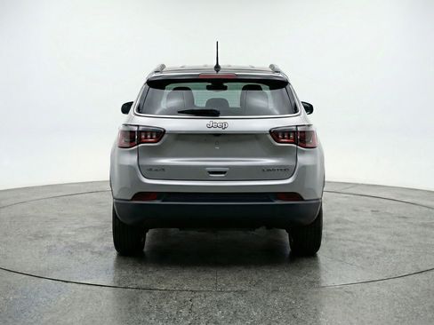 Used 2025 Jeep Compass Trailhawk AWD/4WD image 7