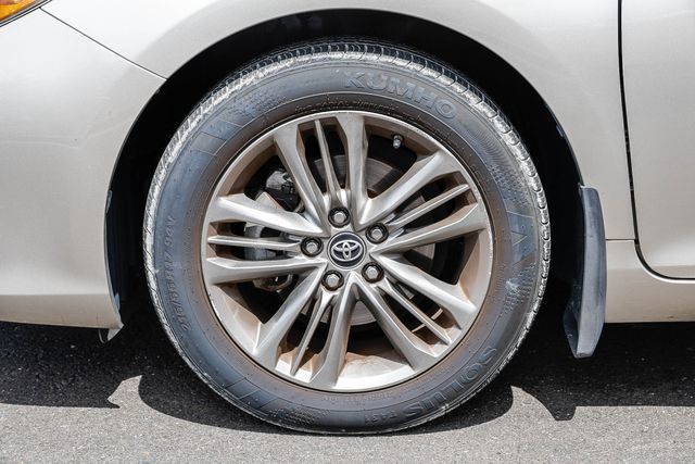 Used 2017 Toyota Camry SE FWD image 11