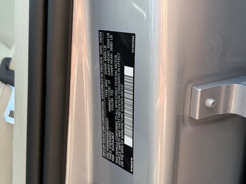 Certified 2025 Volvo XC90 T8 Core w/ Protection Package AWD/4WD image 35