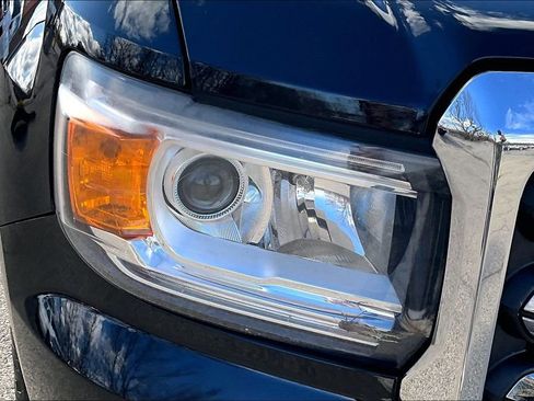 Used 2018 GMC Canyon SLT w/ Driver Alert Package image 27