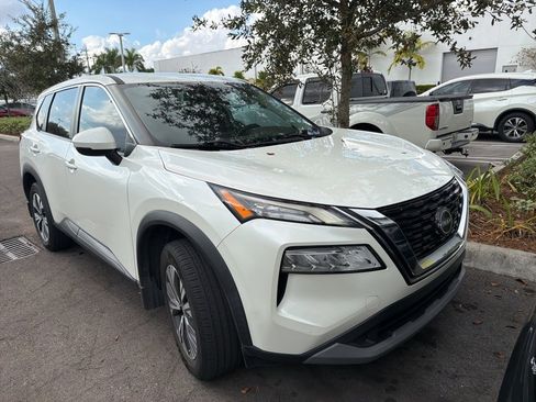 Certified 2022 Nissan Rogue SV image 3