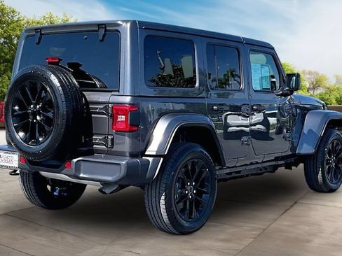 Used 2025 Jeep Wrangler Unlimited Sahara AWD/4WD image 6