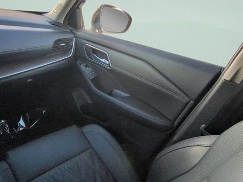 Certified 2025 Nissan Rogue Platinum FWD image 13