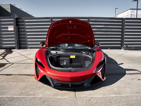 Used 2023 McLaren Artura image 17