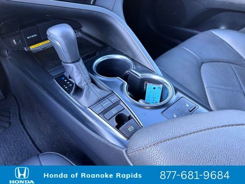 Used 2019 Toyota Camry XLE image 31