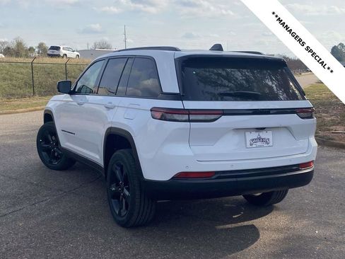 New 2025 Jeep Grand Cherokee Altitude image 34