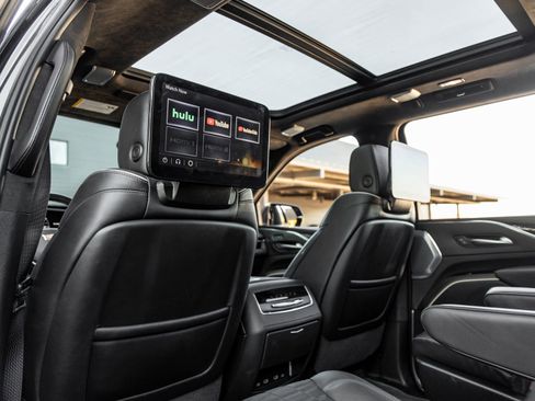 Used 2024 Cadillac Escalade ESV V AWD/4WD image 36