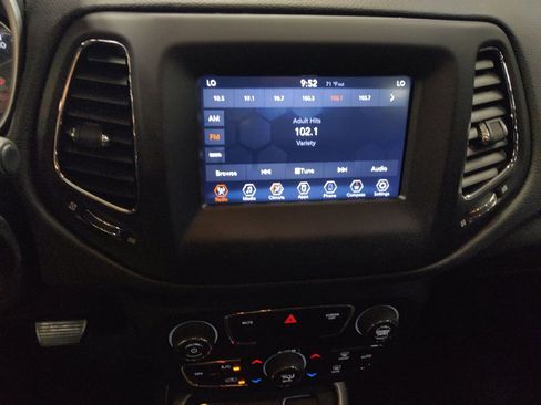 Used 2018 Jeep Compass Latitude w/ Popular Equipment Group FWD image 25