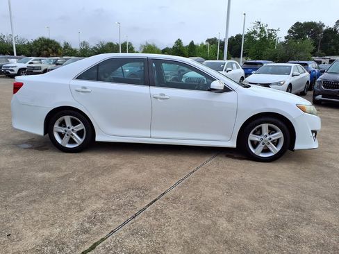 Used 2014 Toyota Camry SE FWD image 6
