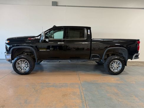 Used 2023 Chevrolet Silverado 2500 LTZ w/ LTZ Convenience Package AWD/4WD image 2