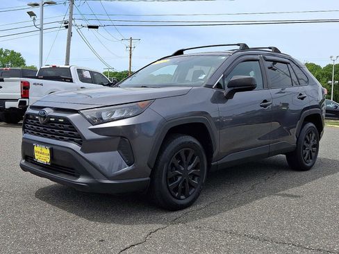 Used 2021 Toyota RAV4 LE FWD image 3