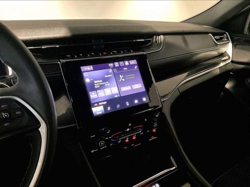 Used 2023 Jeep Grand Cherokee Altitude image 19