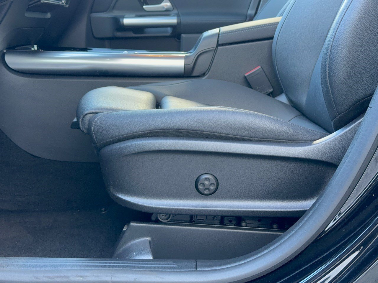Certified 2025 Mercedes-Benz GLA 250 image 16