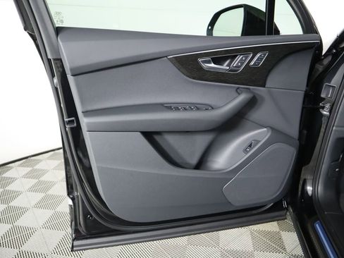Certified 2025 Audi Q7 2.0T Premium image 24