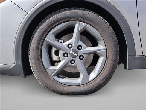 Used 2025 Kia K4 LXS image 28